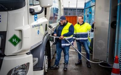 Genodigden tekenen present voor final event H2RenT project bij Rd4 in Heerlen